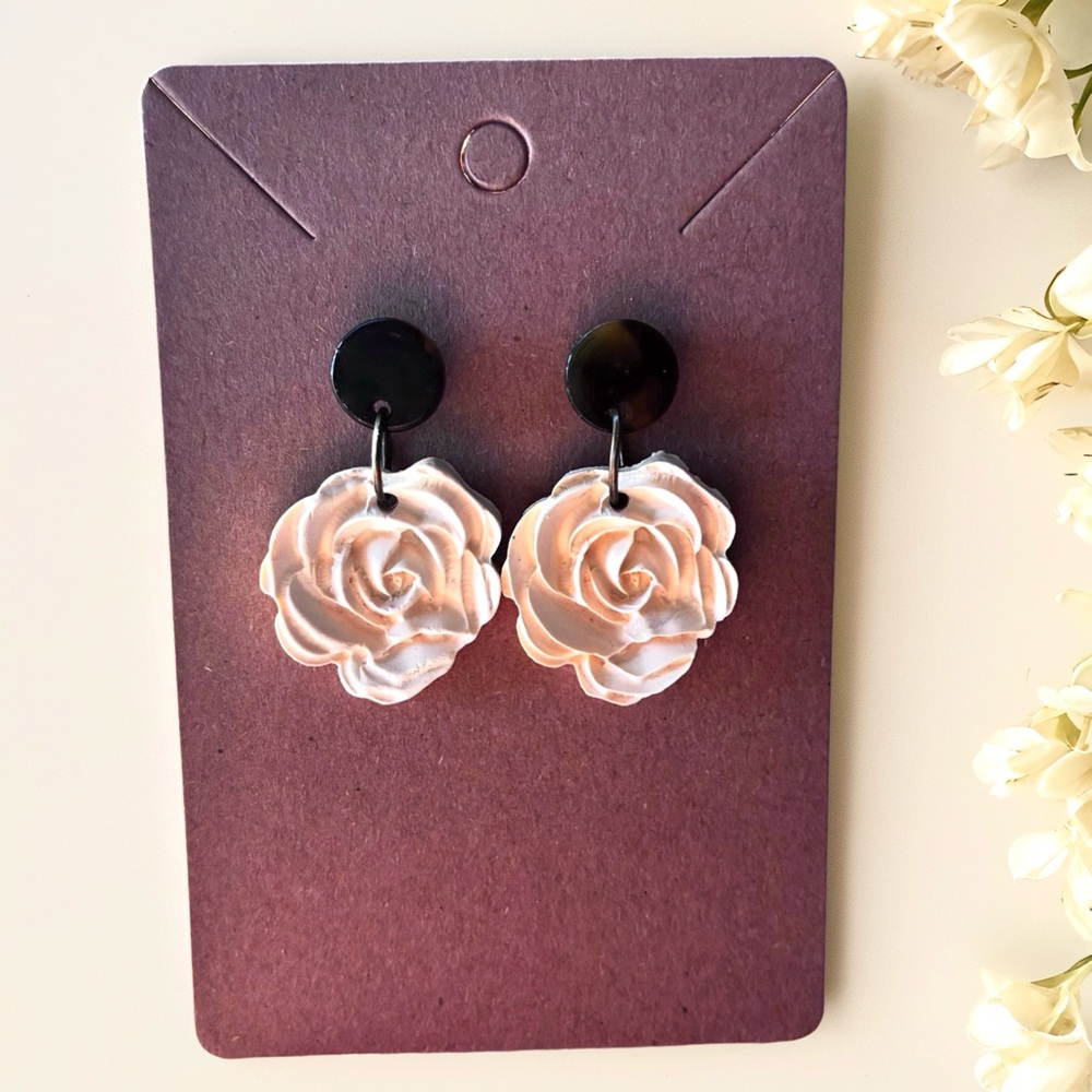 Elegant cream Rose Earrings